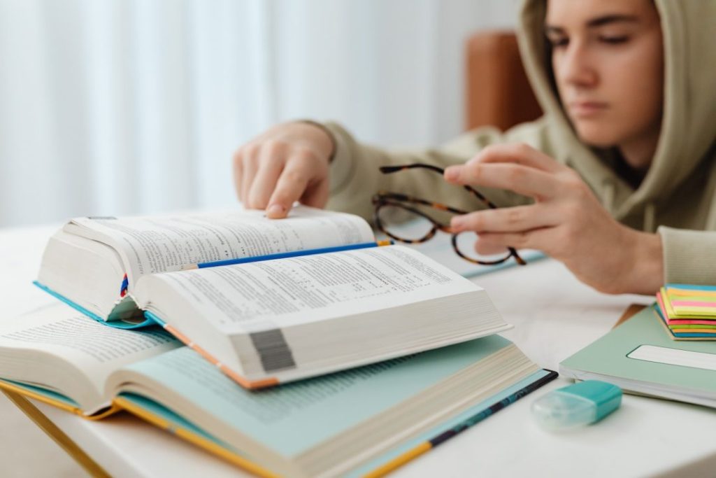 留学代考有哪些考试类型?留学代考的具体流程是怎样的?